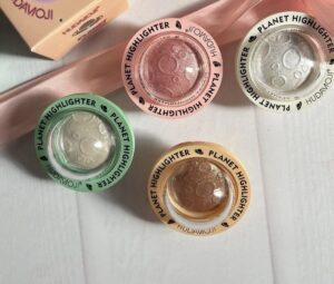 هايلايتر كوكب “Planet Highlighter” من Rose Berry